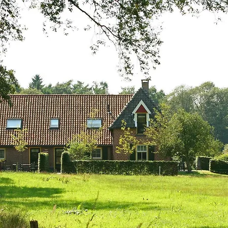 Beautiful Mansion Near Forest In Casa de Férias Aalten