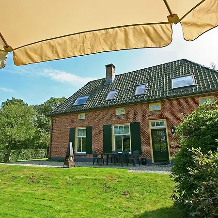 Beautiful Mansion Near Forest In Casa de Férias