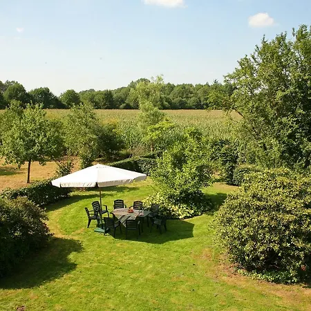 Beautiful Mansion Near Forest In Casa de Férias Aalten